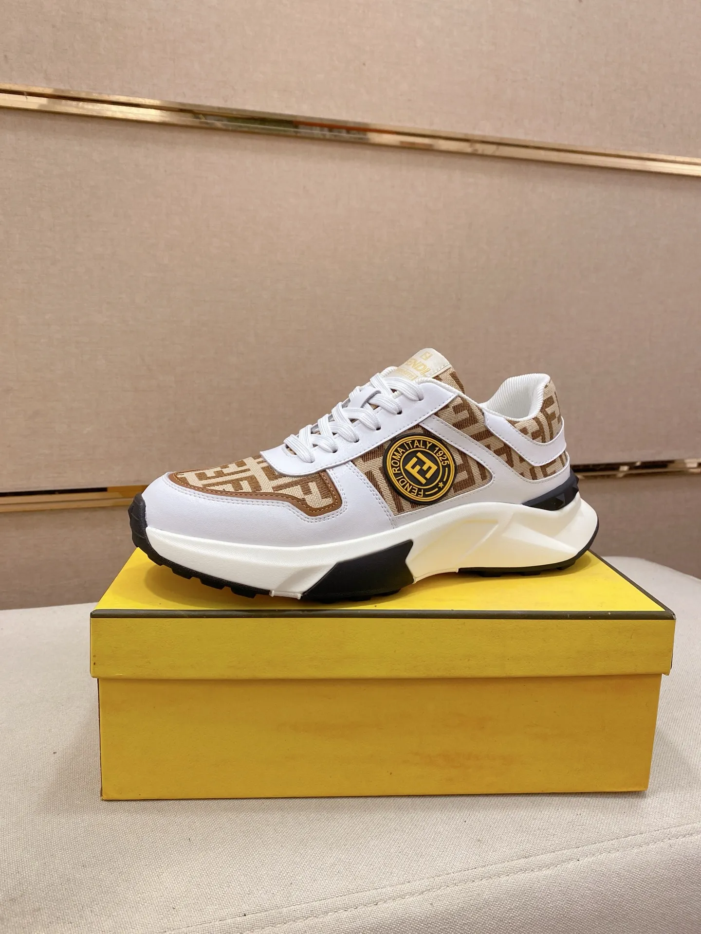 Men's shoes 💰 462💰 (fendi) New style 👊🏻 upper 🇮🇹 imported cowhide fabric 🇩🇪 lining imported sheepskin lining. The original outsole is molded to highlight the identity of every man, and the upper foot is elegant and stable🚶🏻🚶🏻The high-end custom counters reproduce the original version📯No matter the wind or rain, the shoe last remains unchanged and can withstand the verification of time🔍️,🔵 Size: 38-44